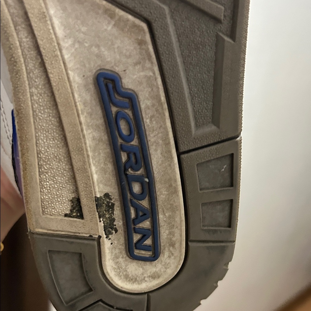 Jordan Men's White and Black Sneakers with Blue Accents - Picture 8 of 13